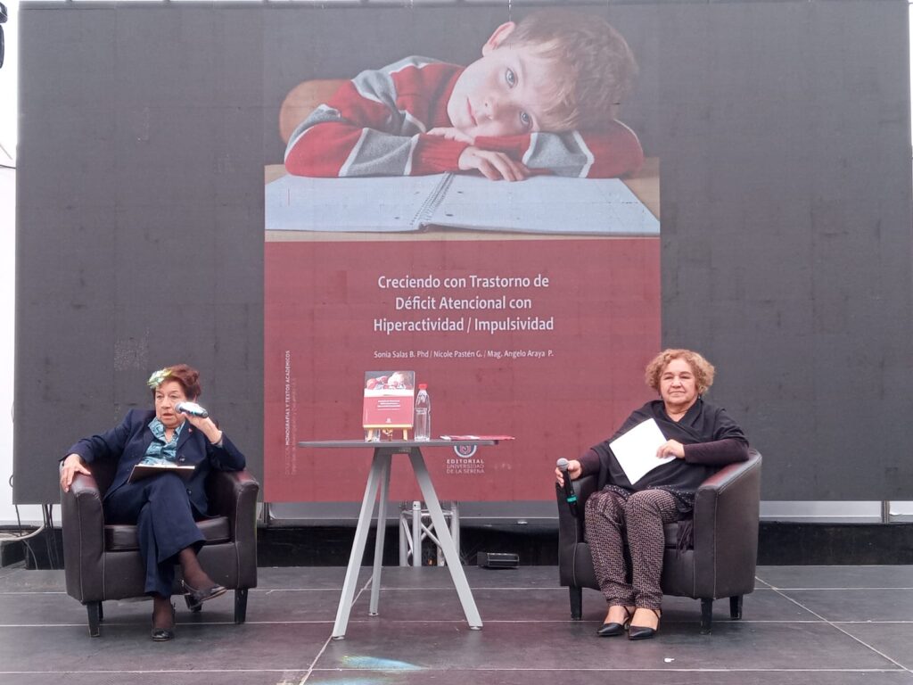 * Imágenes de la presentación de la académica Sonia Salas en Feria del Libro de La Serena